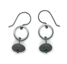 Load image into Gallery viewer, Circle Rock Earrings