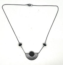 Load image into Gallery viewer, Pebble Patterned Fan Rock Nexklace