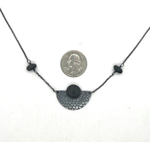Load image into Gallery viewer, Pebble Patterned Fan Rock Nexklace