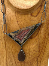 Load image into Gallery viewer, Rock and Lace Agate Necklace