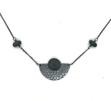 Load image into Gallery viewer, Pebble Patterned Fan Rock Nexklace