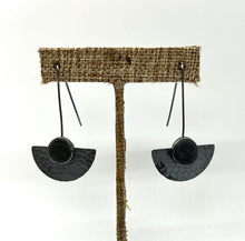 Load image into Gallery viewer, Pebble Patterned Fan Rock Earrings