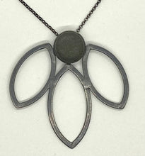Load image into Gallery viewer, 3 Leaf Rock Necklace