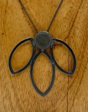 Load image into Gallery viewer, 3 Leaf Rock Necklace