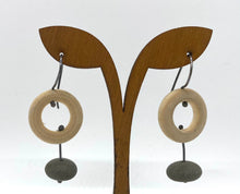 Load image into Gallery viewer, Wood Circle Rock Earrings