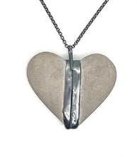 Load image into Gallery viewer, Heart Rock Necklace