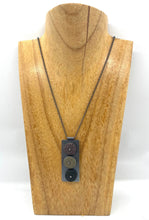 Load image into Gallery viewer, Wood grain rock pendant stoplight
