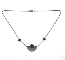 Load image into Gallery viewer, Pebble Patterned Fan Rock Nexklace
