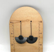 Load image into Gallery viewer, Pebble Patterned Fan Rock Earrings
