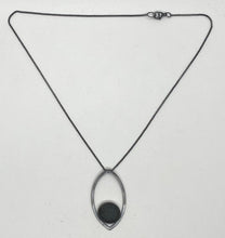 Load image into Gallery viewer, Open Leaf Rock Necklace
