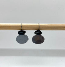 Load image into Gallery viewer, Rock and hollow form earrings
