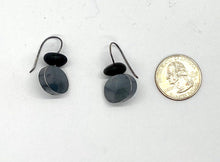 Load image into Gallery viewer, Rock and hollow form earrings
