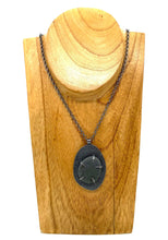 Load image into Gallery viewer, Pebble Patterned Prong Set RockNecklace
